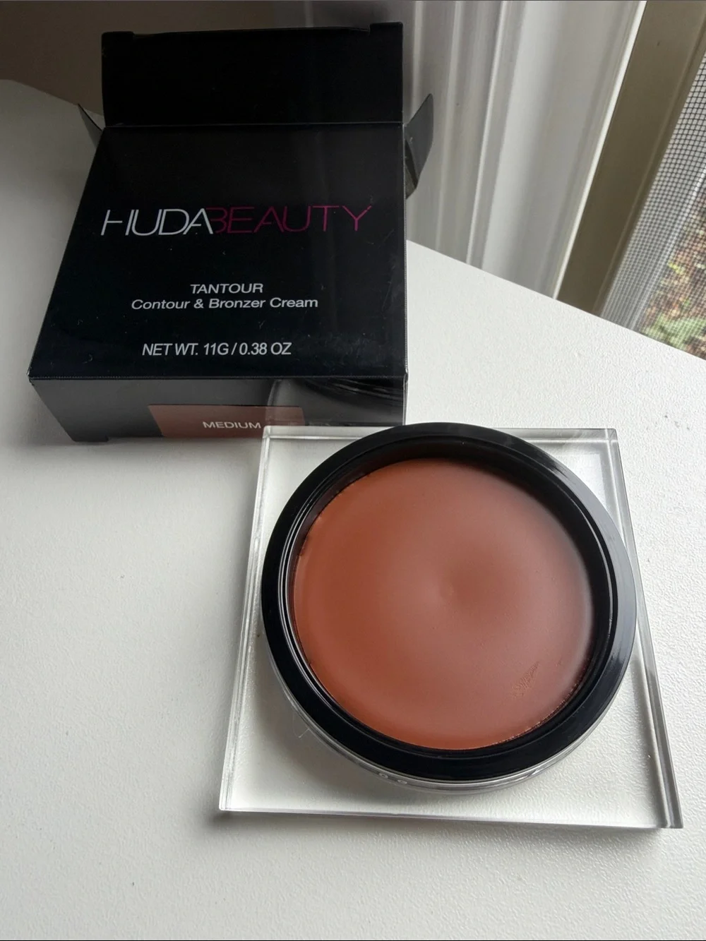 HUDA BEAUTY Tantour Contour & Bronzer Cream — Medium